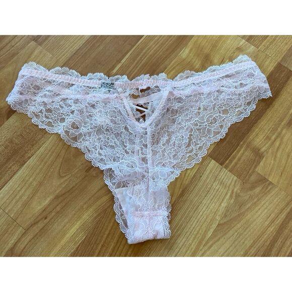 NWT Victoria's  Sectet‎ Pink Lace Panty - Picture 1 of 7